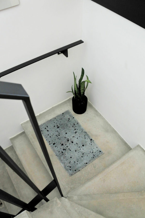 Bodenmatte *Tupfen* grau waschbar von Mad About Mats – Bild 2