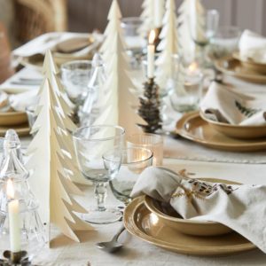 Scherenschnitt-Tannebaum-Papier-Ib-Laursen