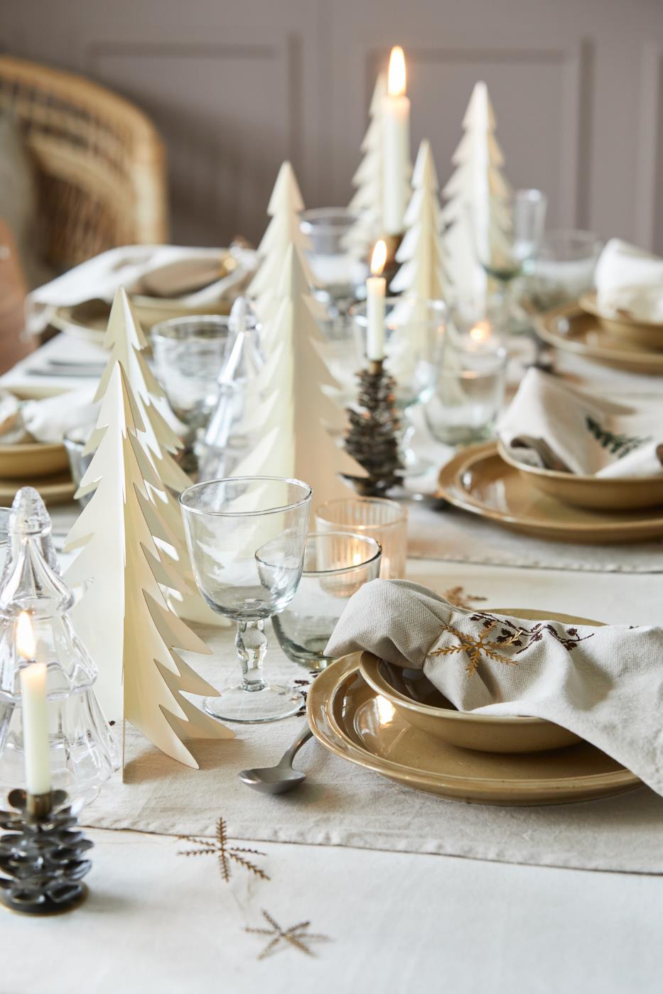 Scherenschnitt-Tannebaum-Papier-Ib-Laursen