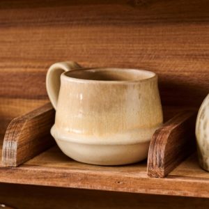 handgefertigte Tasse mit Henkel