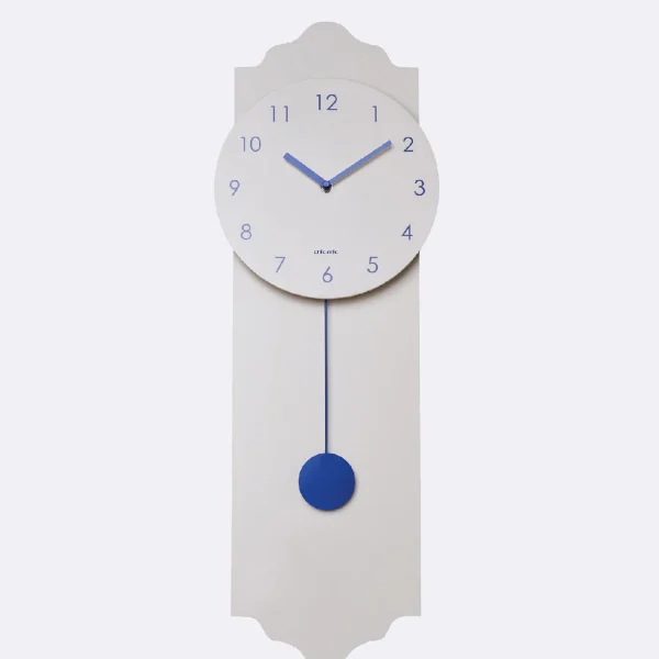 Wanduhr mit Pendel