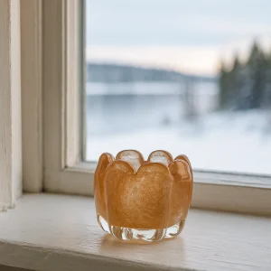 Amberfarbenes Windlicht aus strukturiertem Glas