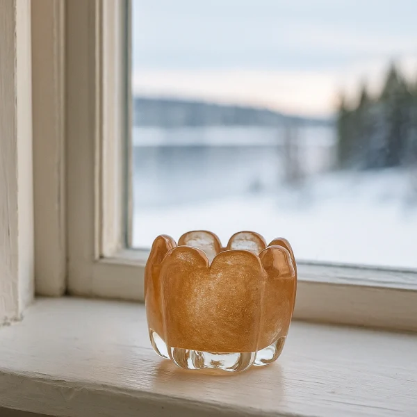 Amberfarbenes Windlicht aus strukturiertem Glas