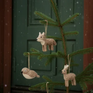 Vier nordische Filz-Tieranhänger – Vogel, Fuchs, Eichhörnchen und Reh – naturfarben, handgearbeitet, skandinavischer Stil