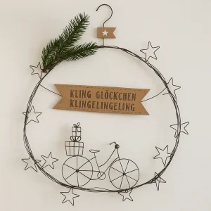 Draht-Weihnachtskranz von Good Old Friends mit Sternen und kleinem Fahrraddetail