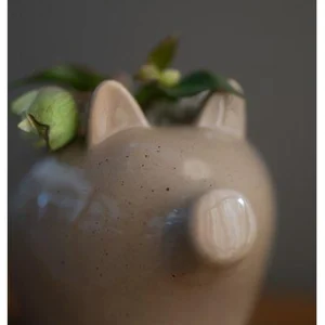 Wikholm Form Blumentopf KIM aus brauner Keramik in Schweinform