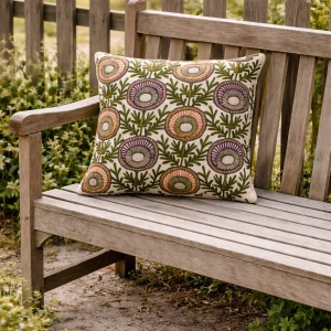 besticktes Kissen *Retro Flowers* incl. Inlet von byroom