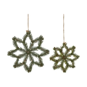 Deko-Schneestern-Duo aus naturgetreuem Tannengrün in den Größen 35×2 cm und 25×2 cm, jeweils mit Juteband zum Aufhängen