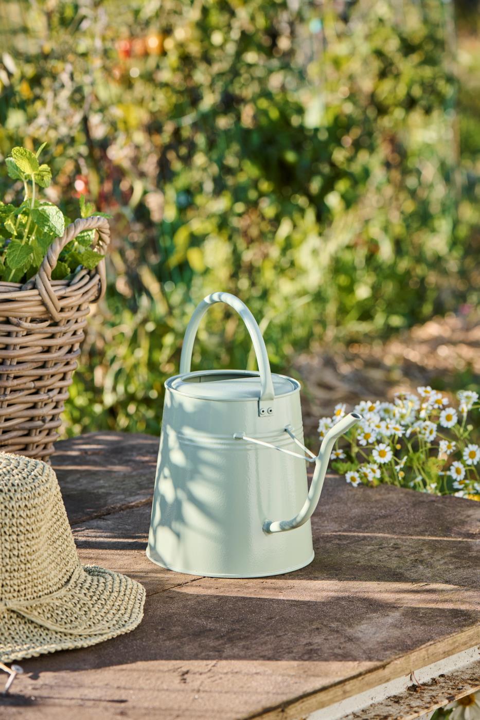 Gießkanne aus Metall - zeitloses Design – Bild 2