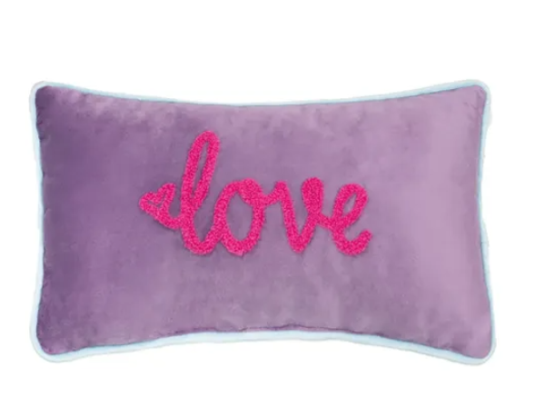 Dekokissen Petite Love in Light Purple mit pinker Love-Stickerei 18x32 cm