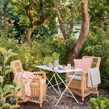 Gartenbild wohnen drinnen und draussen