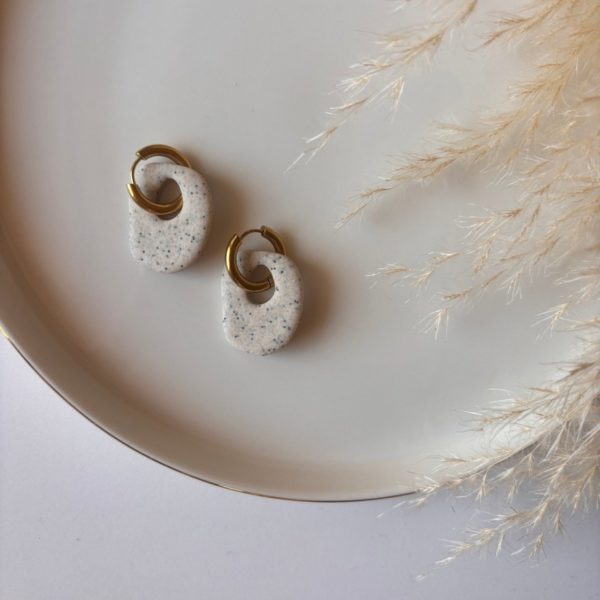 Lume Ohrringe 18k vergoldet – Creolen mit Anhänger