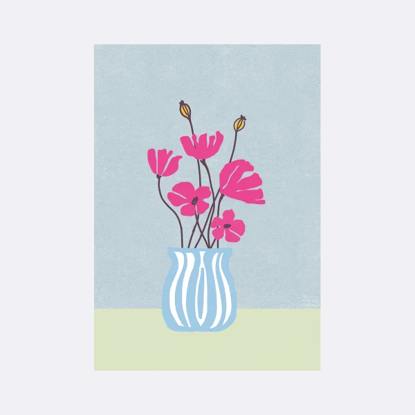 Postkarte mit stilisiertem Mohn in Vase auf blauem Hintergrund
