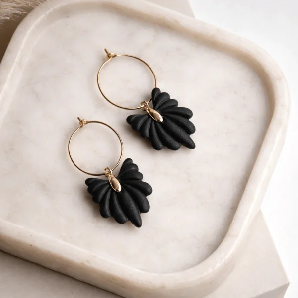 Soleil Black Hoop – vergoldet & handgefertigt