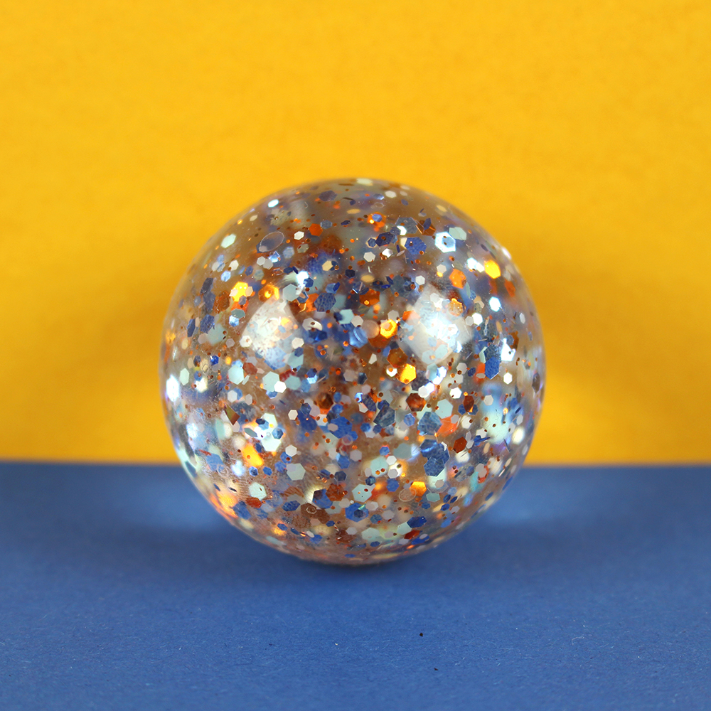 Galaxy Flummi mit Konfetti blau/kupfer von ava&yves – Bild 2