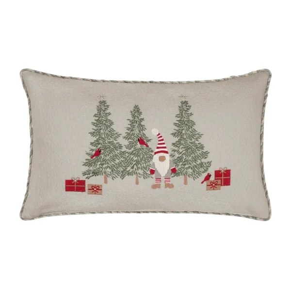 Weihnachtskissen Santa im Tannenwald 30x50 cm mit besticktem Wichtel, Tannenbäumen, Vögeln und Geschenken auf naturfarbenem Stoff