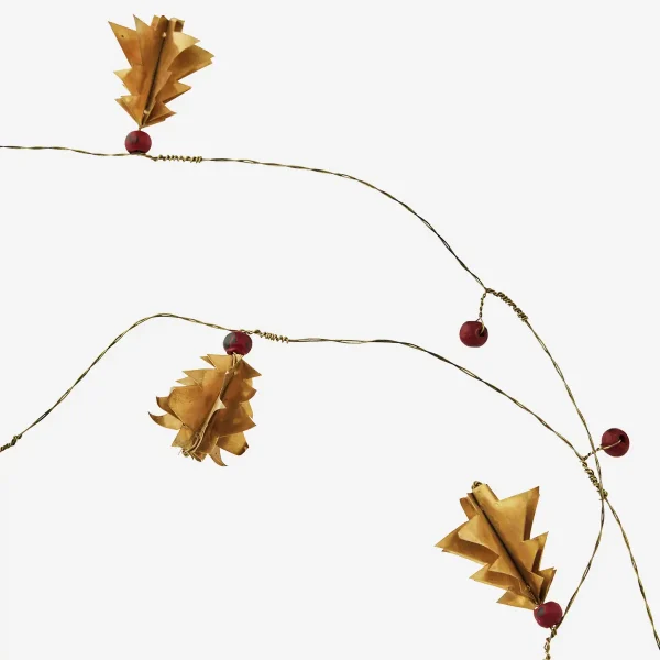 Weihnachtsgirlande mit Messingbäumchen von Madam Stoltz mit filigranen Verzweigungen und roten Holzperlen, 150 cm
