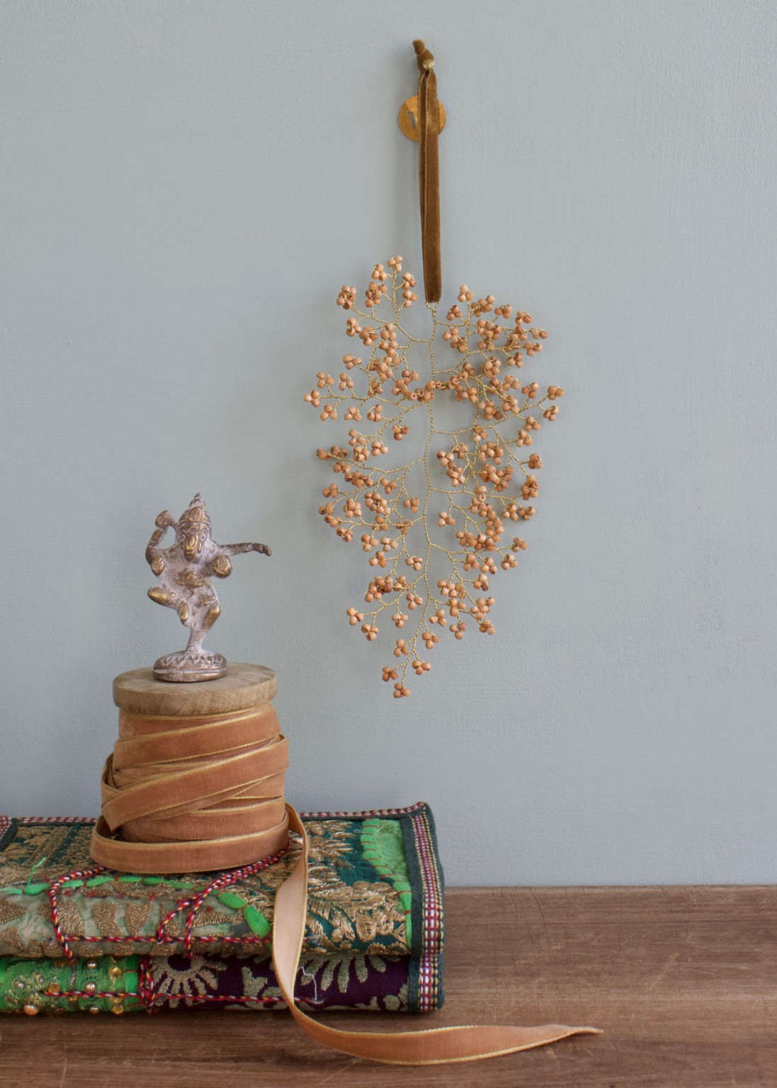 Holzperlen-Ornament Golden Branch – Bild 4