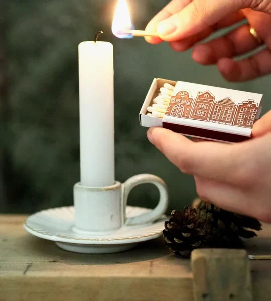Streichhölzer Lebkuchenhäuser mit nostalgisch illustriertem Weihnachtsmotiv